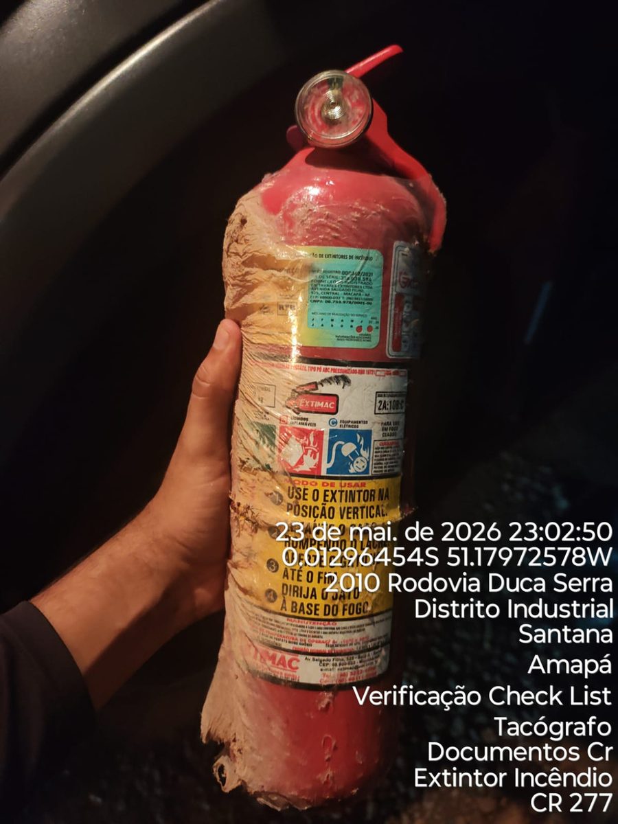 Extintor desgastado identificado como não conformidade na blitz