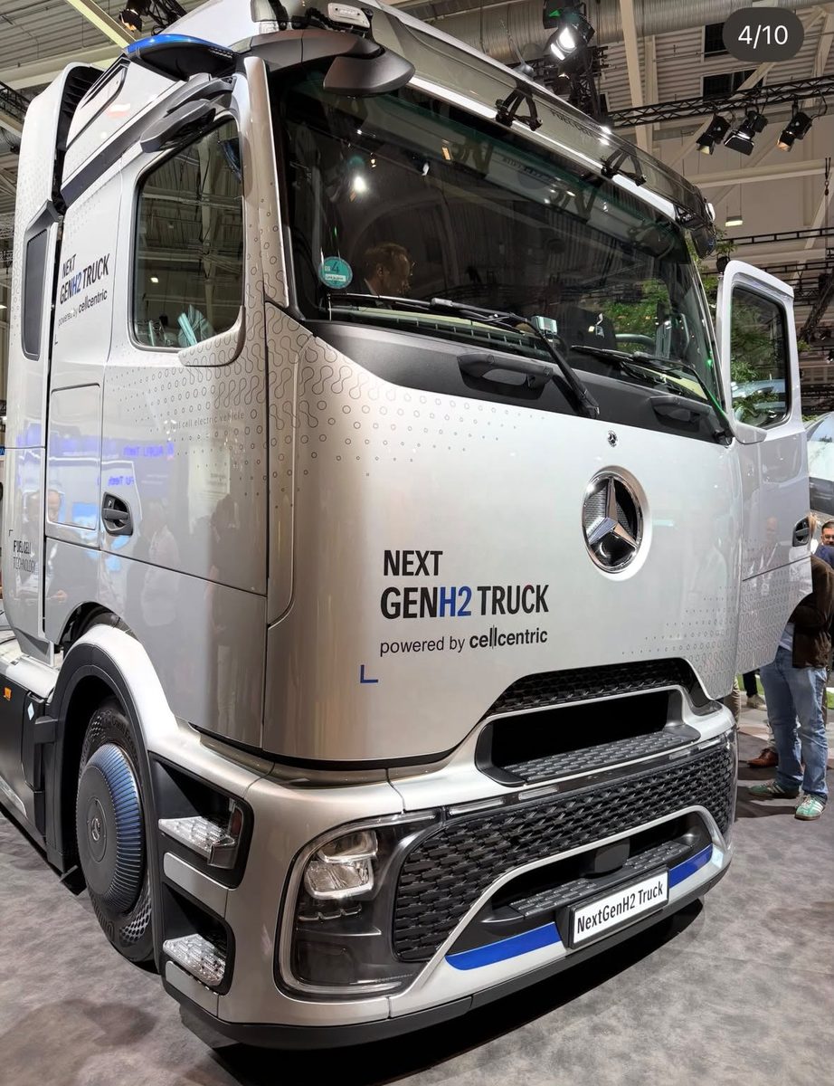 Mercedes-Benz Next GenH2 Truck, movido a hidrogênio, powered by cellcentric