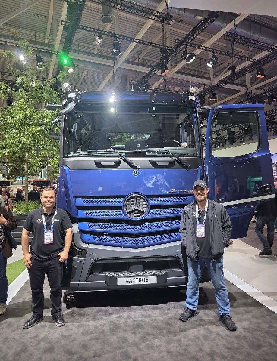 Paulo e Francisco Dartora, CEOs da VDA Brasil, na Feira IAA Transportation 2026, em Hannover, Alemanha