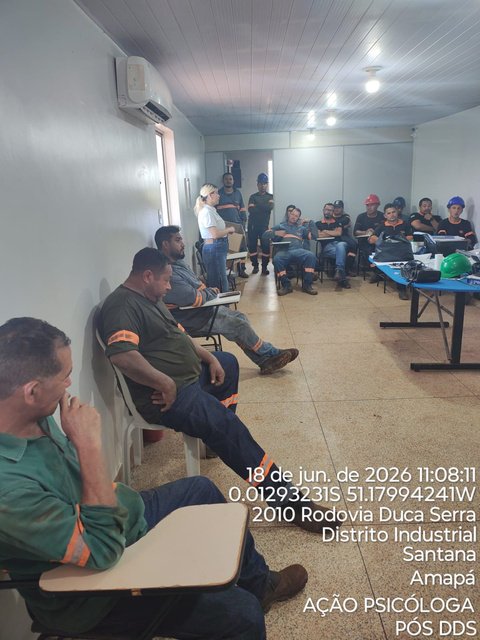 Psicóloga VDA conduzindo roda de conversa